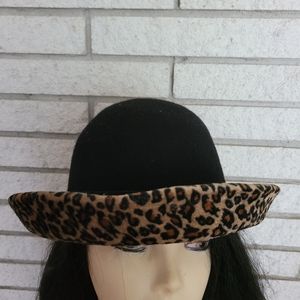 Black winter hat wool with Chetta print.
